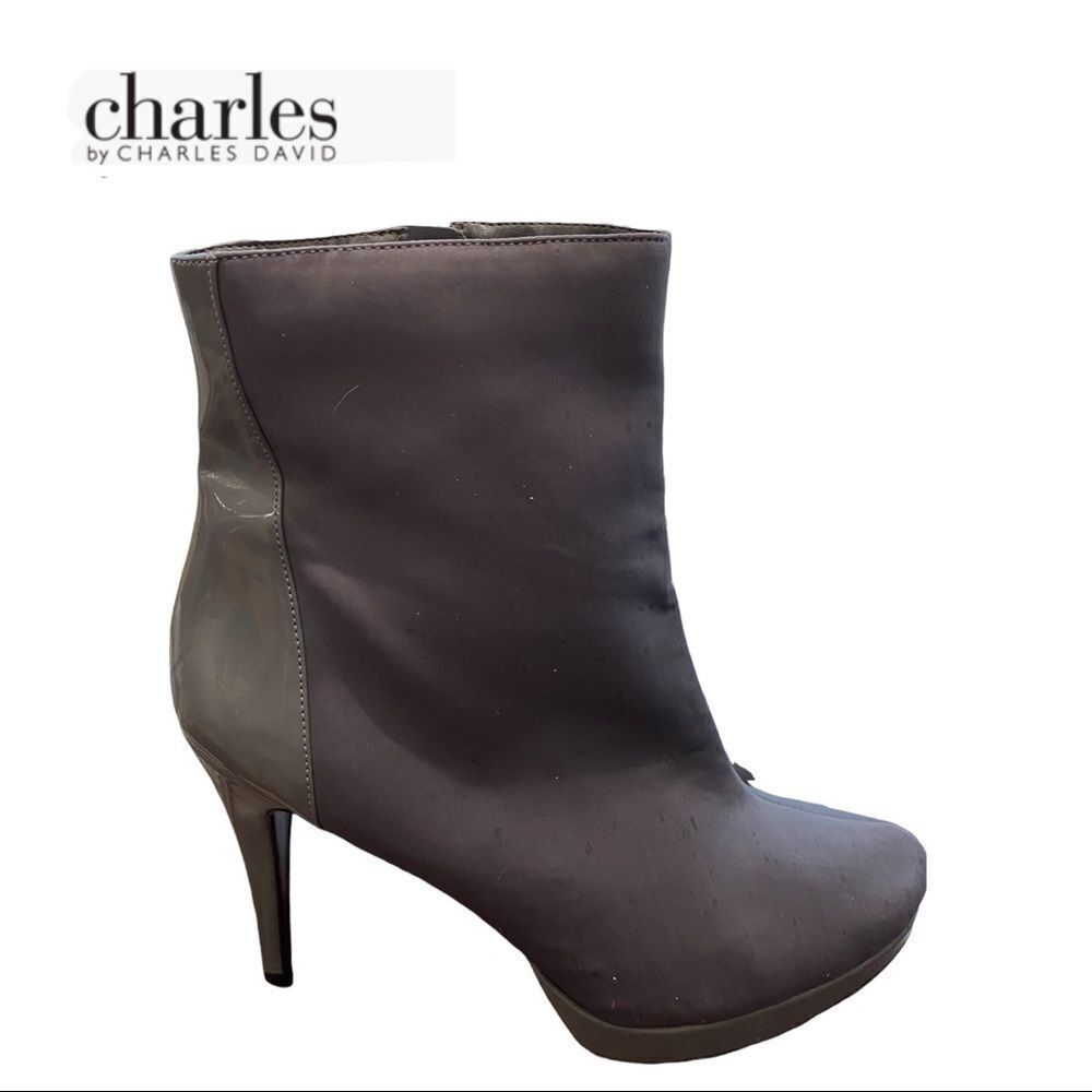 CHARLES by Charles David Aver Grey Patent Neoprene Ankle Boots Booties 9.5